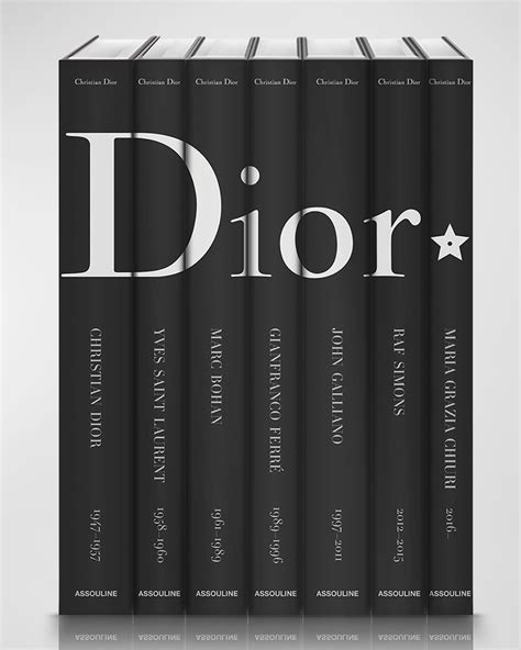 libros decorativos dior|DIOR.